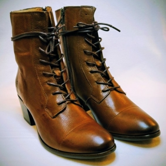 Frye Courtney Lace Up Boots In Cognac Brown - Picture 2 of 16